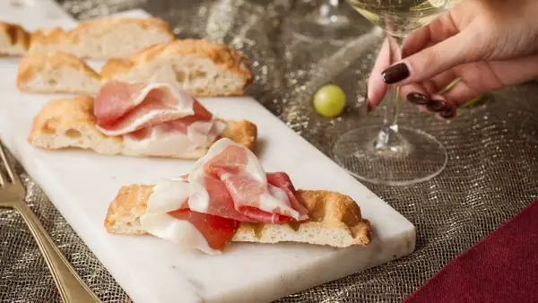 The king of cured meats: where it comes from and how to enjoy it