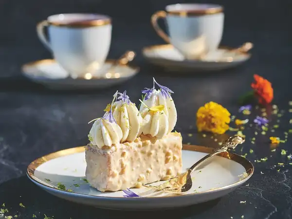 Lemon cake – with Amalfi lemon, ginger and lemon thyme