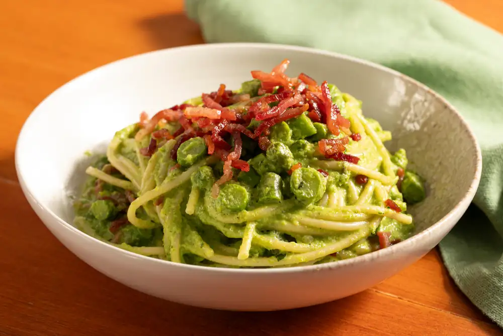 Pasta with asparagus and speck