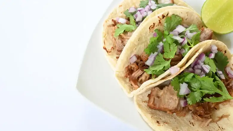 Los condimentos imprescindibles que necesitas para las carnitas de cerdo