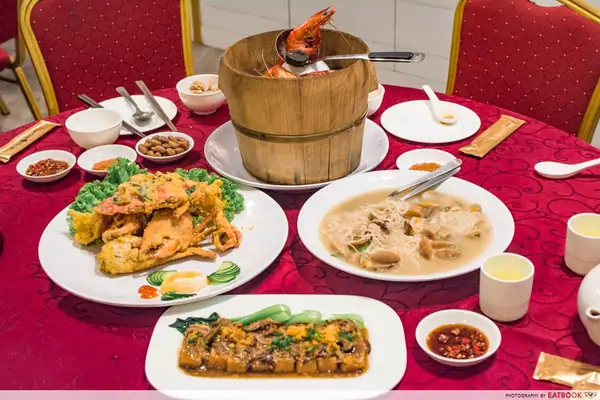 De’Beer Seafood Restaurant Review: Crazy-looking Flaming Chicken Dish At Clementi