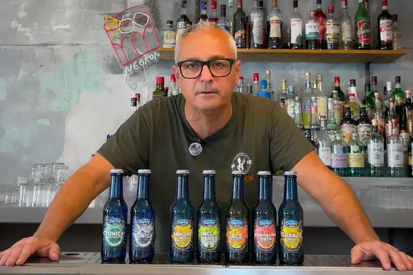 Los cócteles de frutas espumosos están llegando al bar