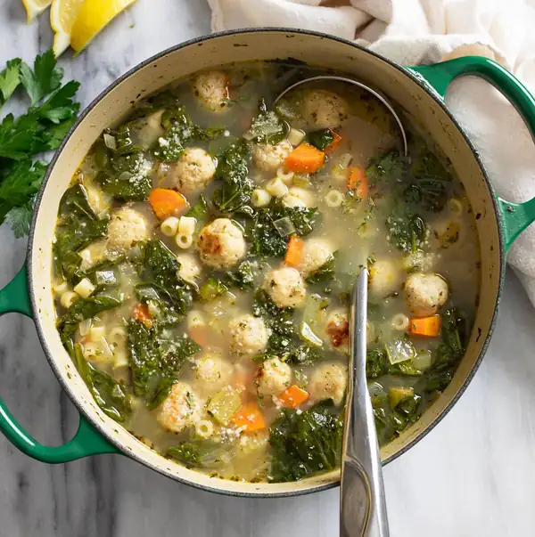 Sopa de Albóndiga de Pollo