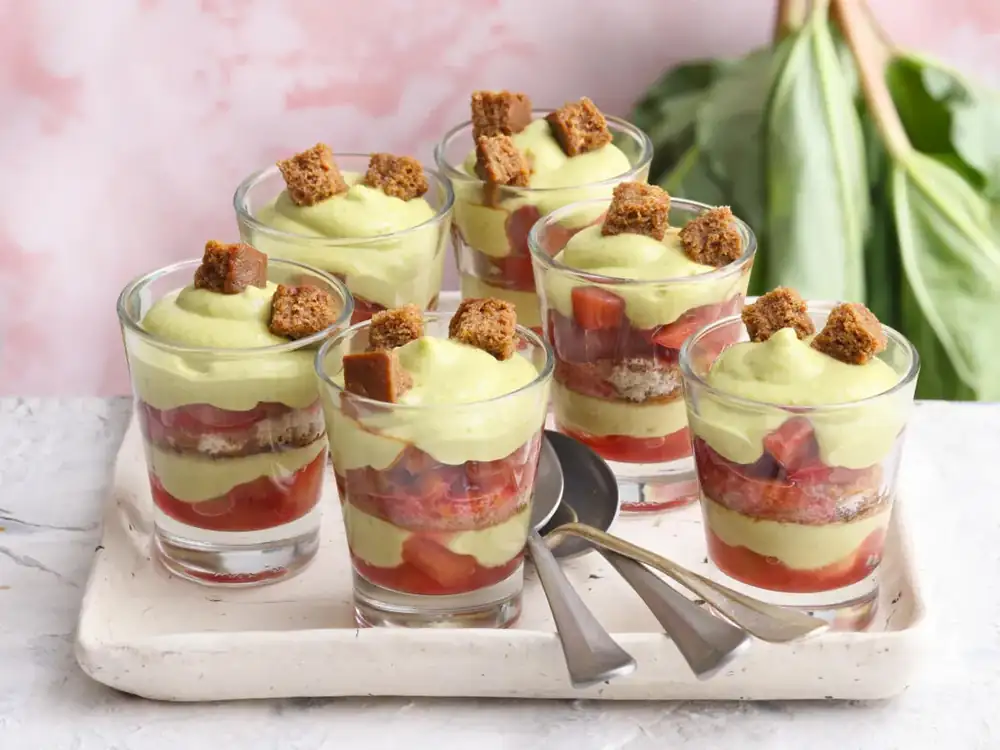 Rhubarb recipe: Tiramisu with rhubarb and pistachios