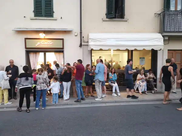 Noche de Tortelli: Ghiotto abre su restaurante y cientos de personas hacen cola para probarlos (galería de fotos)
