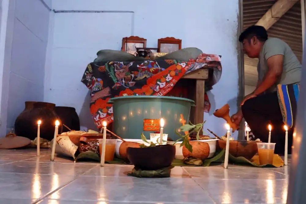 Entre atol, uliche y guarapo: así se celebra el Mes de los Difuntos en Tabasco