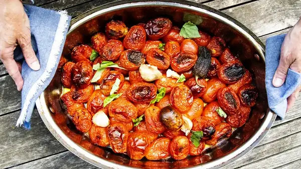 The ideal time to roast tomatoes in the oven for intense and juicy results every time