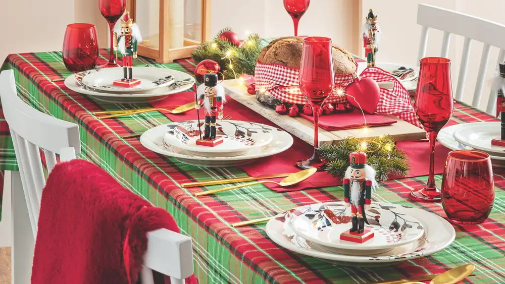 At Christmas, sitting at the table is even more beautiful
