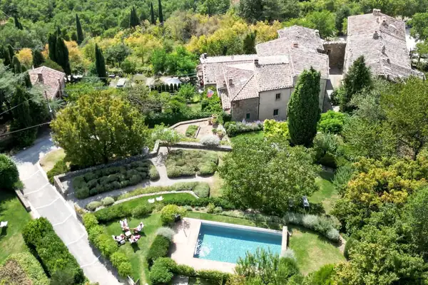 Monteverdi Tuscany devuelve la vida a un pueblo del Val d'Orcia