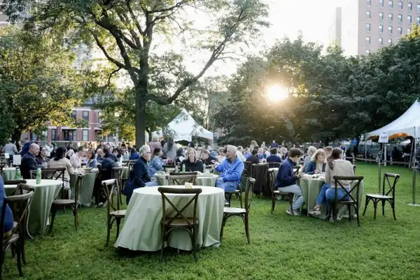 La noche más importante de Chicago dedicada a la gastronomía de la granja a la mesa regresa con degustaciones ilimitadas a la parrilla y bebidas artesanales de 100 de los mejores restaurantes de la ciudad