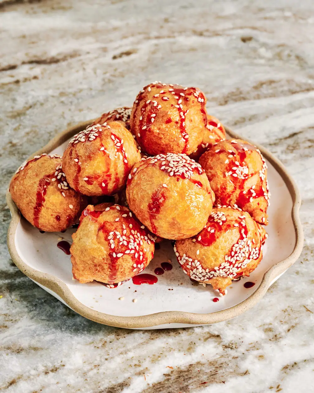 Receta de Luqaimat con sirope de dátiles y azafrán