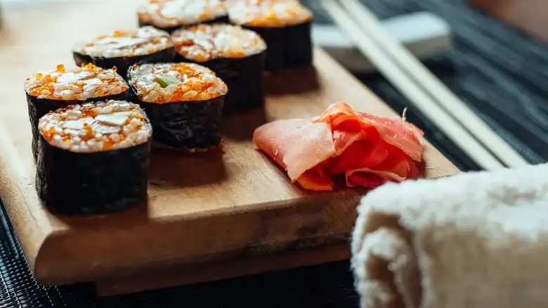 How To Use The Hand Towels At A High-End Sushi Restaurant