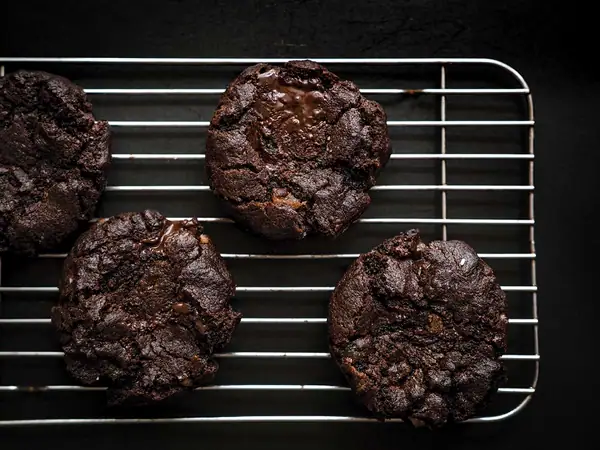 Galletas de doble chocolate y jengibre confitado