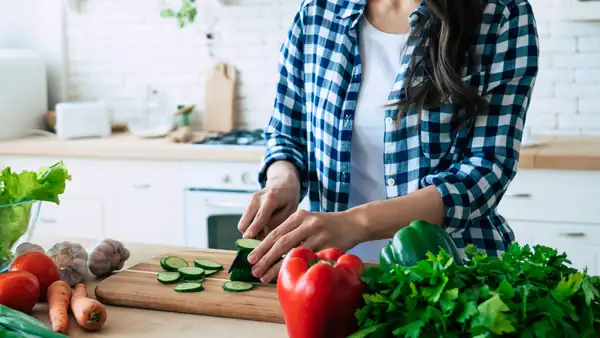 ¿Por qué las fiestas huelen a culantro? y Productos de limpieza para este experto en cocina