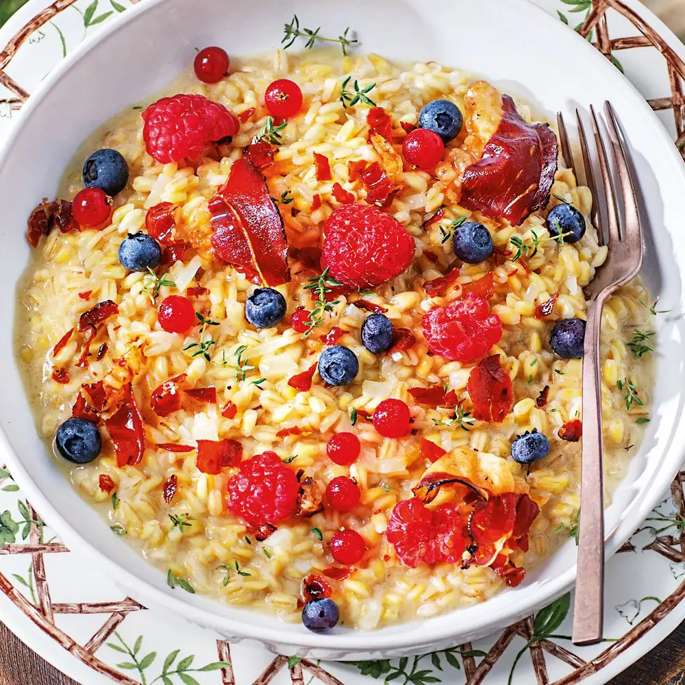 Orzotto with mountain cheese, speck and berries