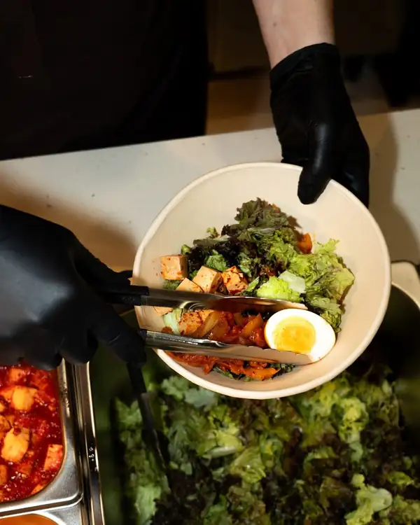 Disfruta de tazones de arroz coreano por menos de $15 en este nuevo restaurante de Suntec City