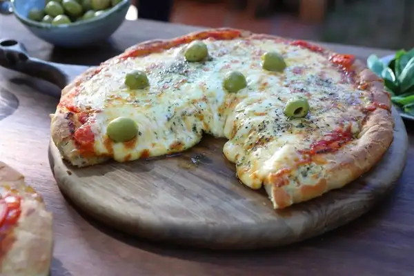 Noche de pizza y empanadas: promociones en los restaurantes de Saavedra