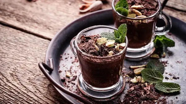 La versión mejorada, con un toque de licor y frutos rojos, para tu próxima taza de chocolate caliente