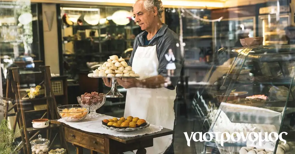 Metropolitan: at the historic pastry shop for “mandarinakia” and baklava