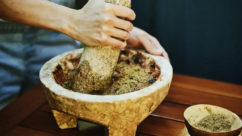 What is the difference between a molcajete and a mortar?