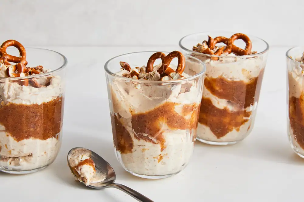 Receta de vasitos de mousse de caramelo y dátiles • 4★ • 50 min