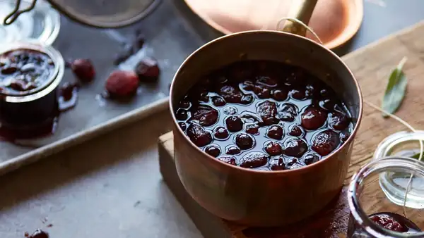 La receta que te recuerda al verano: mermelada de fresa y uva
