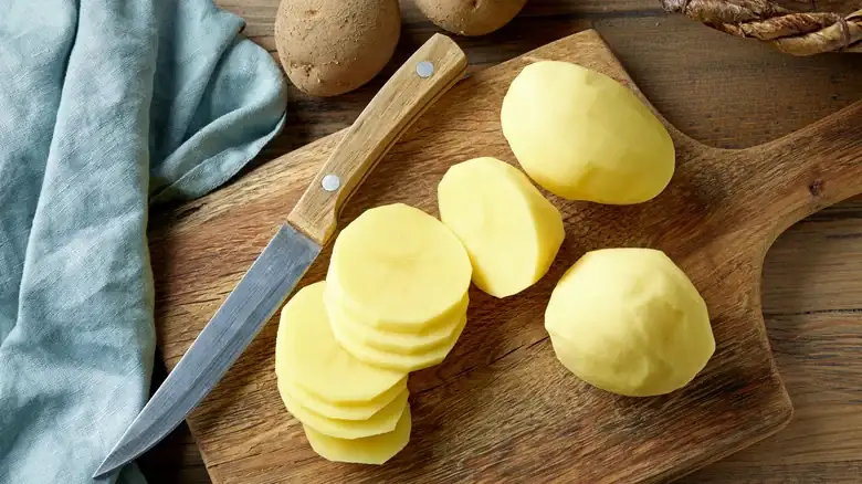 The Most Simple Way To Keep Your Potatoes From Turning Gray