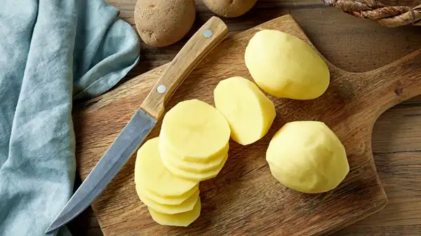 The Most Simple Way To Keep Your Potatoes From Turning Gray