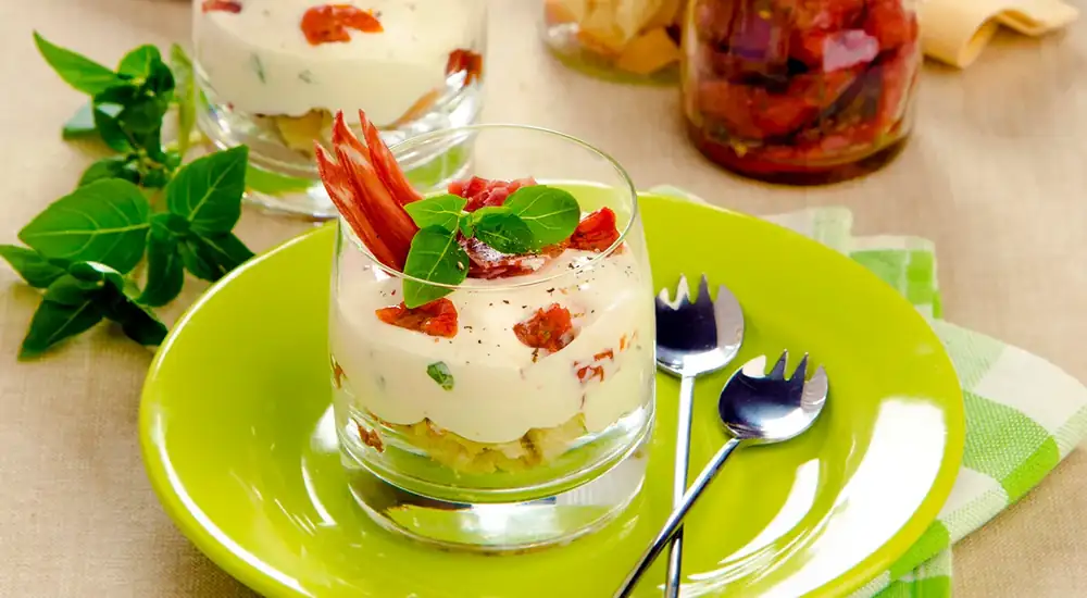 Tiramisu appetizers with sun-dried tomatoes and cheese