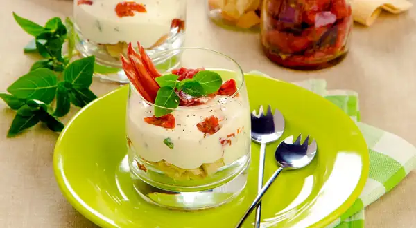 Tiramisú como aperitivo, con tomates secos y queso: receta paso a paso con fotos (566 kcal)