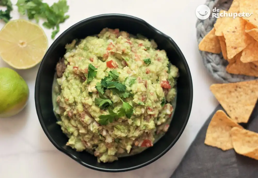 Homemade guacamole. An easy and authentic Mexican recipe