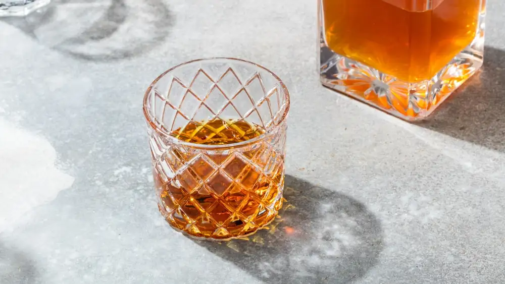 El aperitivo salado perfecto para acompañar tu próximo vaso de whisky