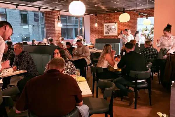 Un aclamado restaurante italiano abre su primer local en Manchester tras el repentino cierre de otro establecimiento de renombre