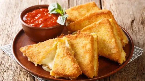 Mozzarella in carrozza: an Italian melted cheese sandwich as a sophisticated delicacy