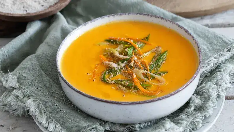 Carrot soup with white poppy seeds