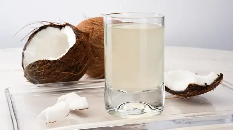 Aquí te explicamos cuánto tiempo debería durar el agua de coco después de abrirla