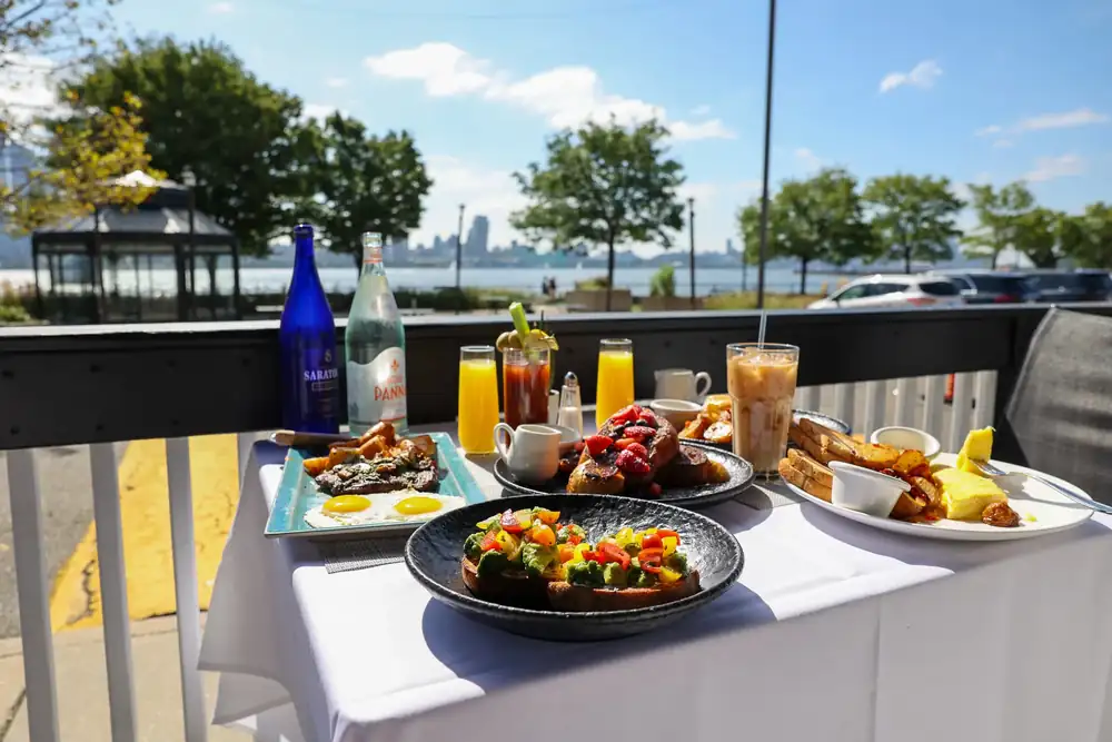 Cena, bebidas y vistas a Nueva York en Beneci's Cucina D'Italia en Weehawken