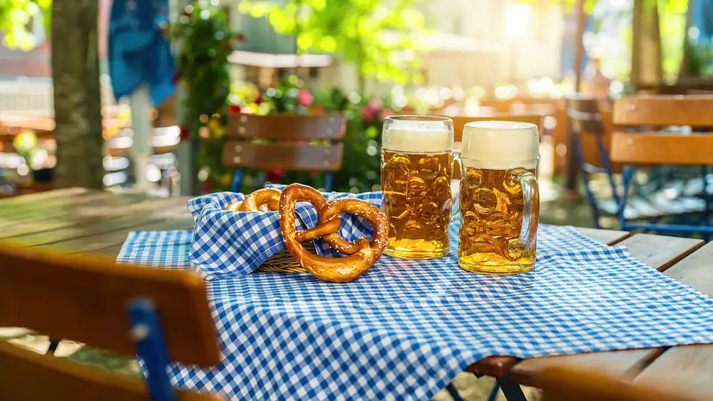 ¿Por qué las cervecerías alemanas tienen reglas sobre las áreas de servicio completo y de autoservicio?