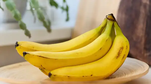 The ideal place for bananas to stay yellow longer