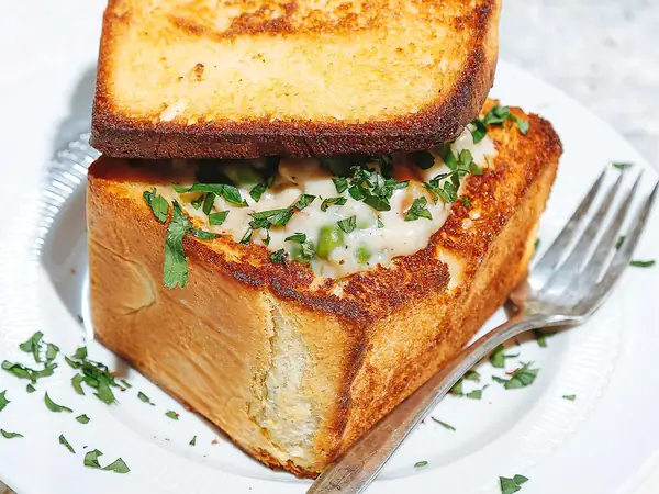 Bread Bowl Chicken Pot Pie (Coffin Bread)