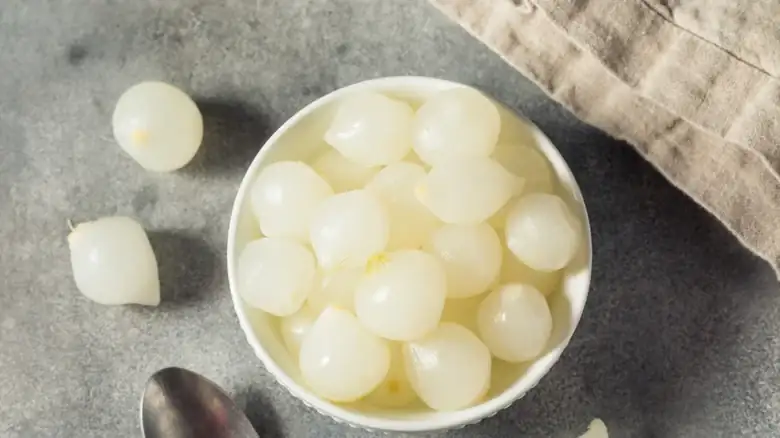 ¿Las cebollas cóctel son lo mismo que las cebollas perla?