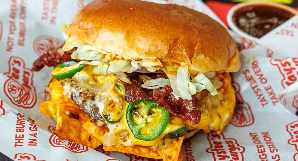 Taystee's Burgers encuentra su nicho de mercado sirviendo hamburguesas de primera calidad en gasolineras.