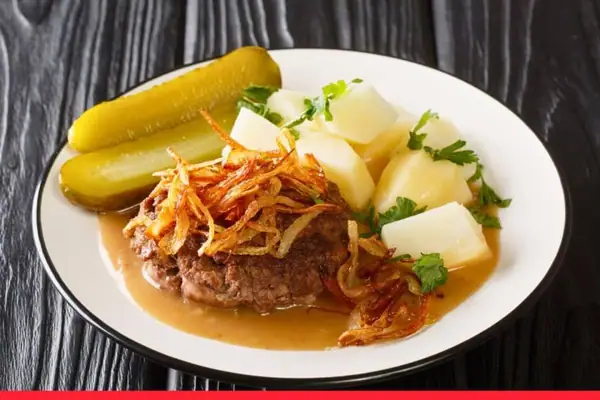 Dansk Hakkebøf med Bløde Løg (Danish Minced Beef with Fried Onions)