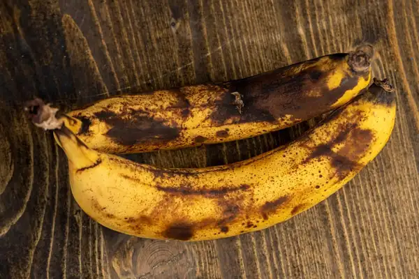 Bananas turn brown and soft fast when stored in common area of kitchen