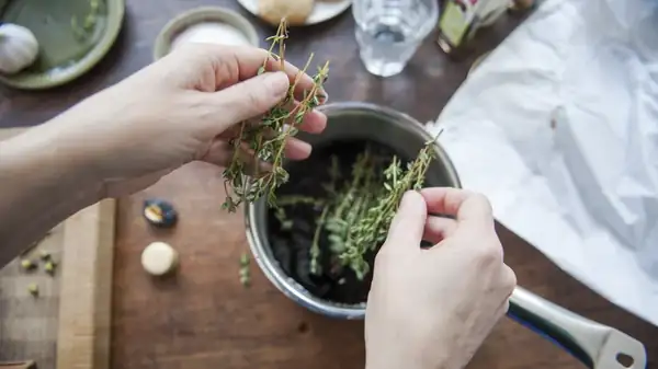 The Ratio You Need When Substituting Dried Thyme For Fresh