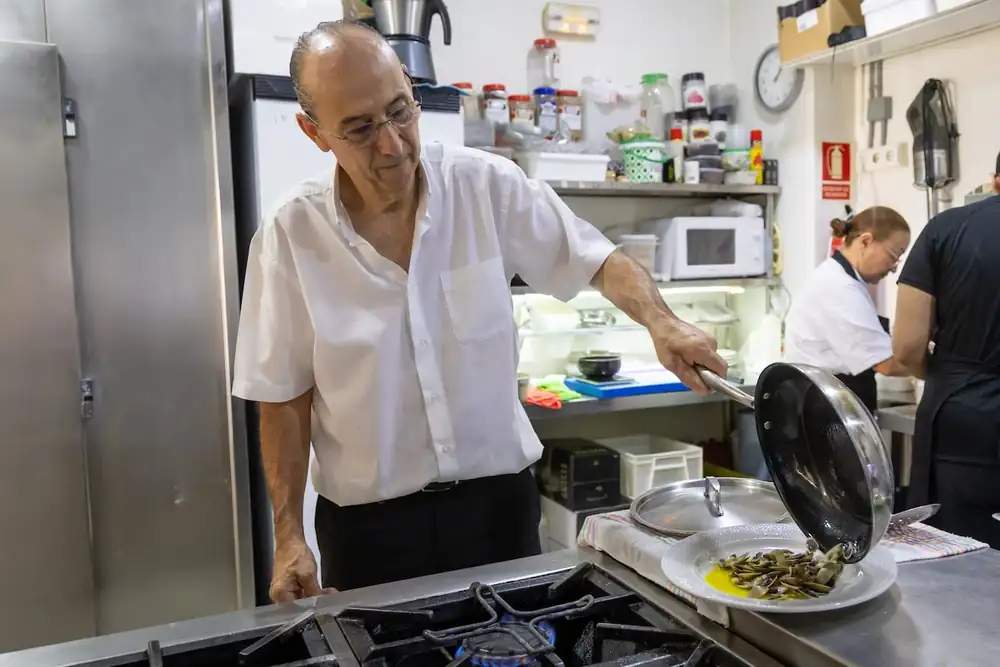 Hermanos Alba, el restaurante de barrio que atrae a chefs y futbolistas a Málaga