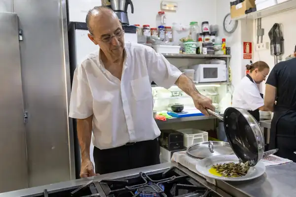 Hermanos Alba, el restaurante de barrio que atrae a chefs y futbolistas a Málaga