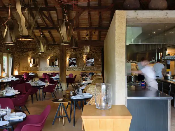 Le Grand Couvert in Iguerande, traditional cuisine in the Troisgros style