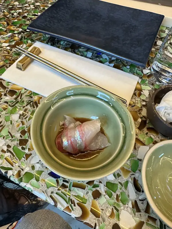La omakase más relajada de Atlanta se vive en un bar de vinos de Midtown