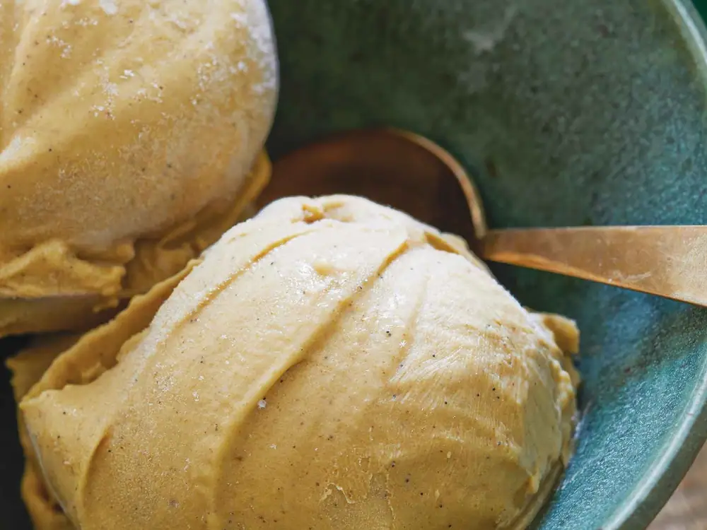 Helado de habas de mezquite